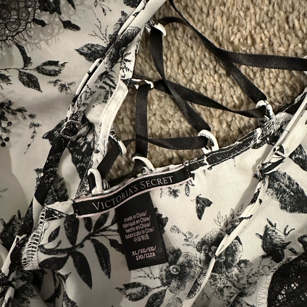 VS Silk Sleepset - Black and white floral print - Picture 4 of 5